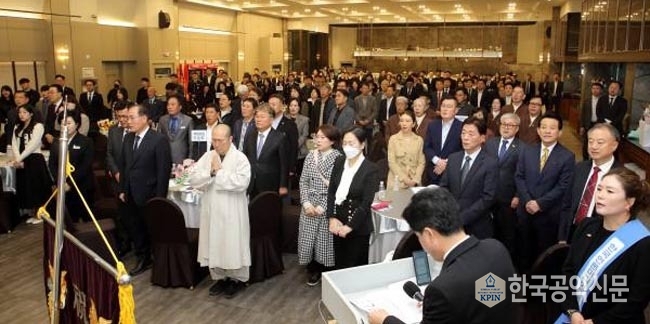 <strong>위 사진은 한국언론미디어그룹 제 8주년 기념식 참석자 사진</strong>
