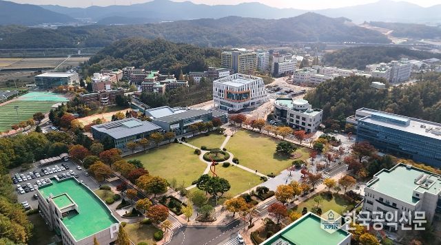 한국기술교육대학교가 6일(목) 교내 다산홀에서 ESG 선도대학 비전 선포식을 개최했다