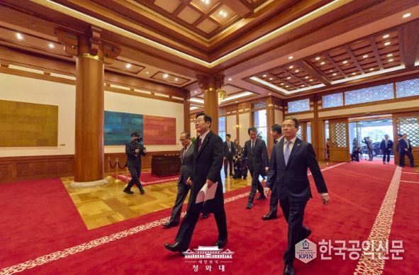 대한민국 대통령, 1330일 만의 청와대 출근(청와대)